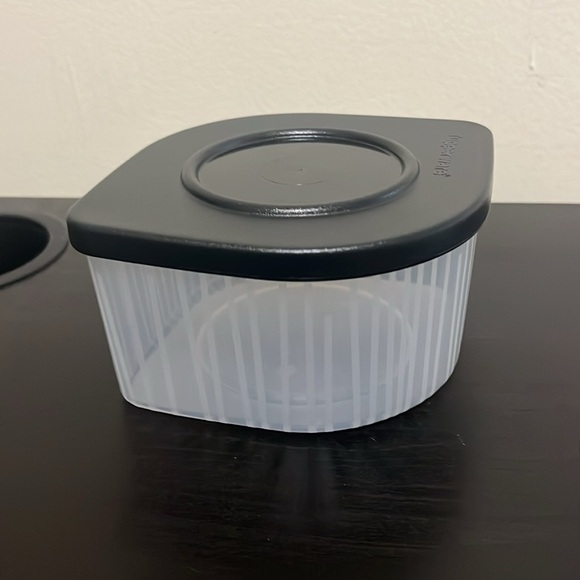 NEW Tupperware Fresh-N-Cool Set - Picture 2 of 11